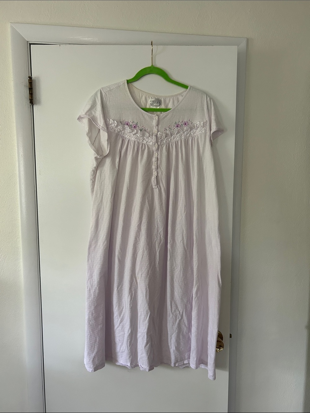Lavender Embroidered Short-Sleeve Nightgown - Relaxed Sleep Dress
